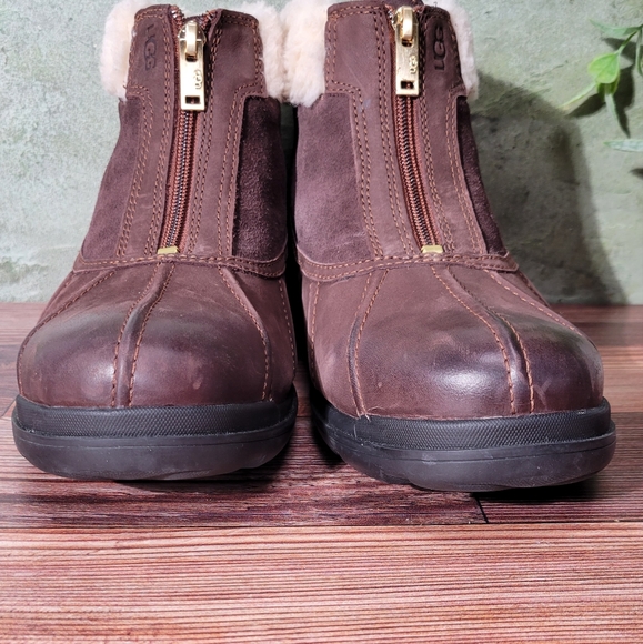 UGG Hapsburg zip Waterproof shearling boots. - Picture 4 of 13